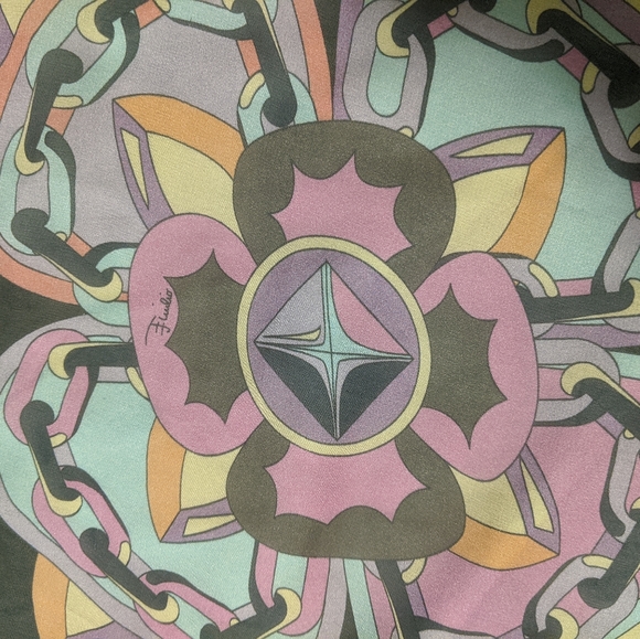 New Emilio Pucci *large* signature silk scarf - Picture 4 of 4